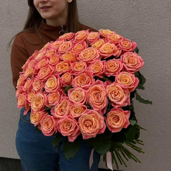 Букет из российской розы «Miss Piggy» 51 шт