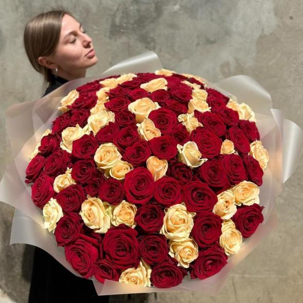 Букет «Peach and Red» 101 шт