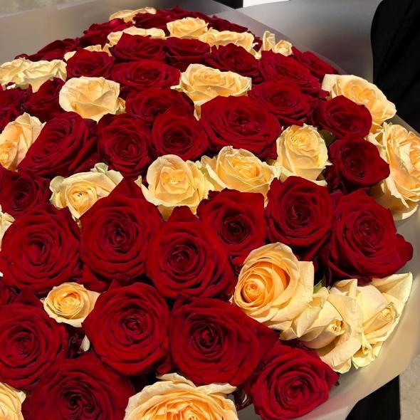 Букет «Peach and Red» 101 шт