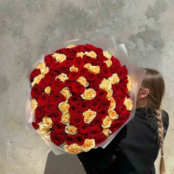Букет «Peach and Red» 101 шт