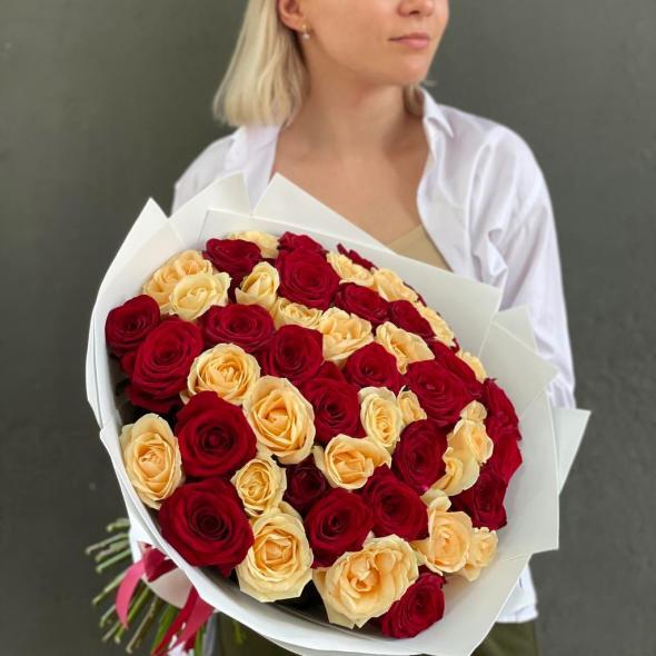 Букет «Peach and Red» 51шт