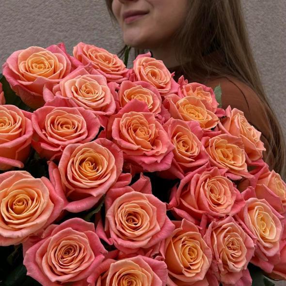 Букет из российской розы «Miss Piggy» 25 шт