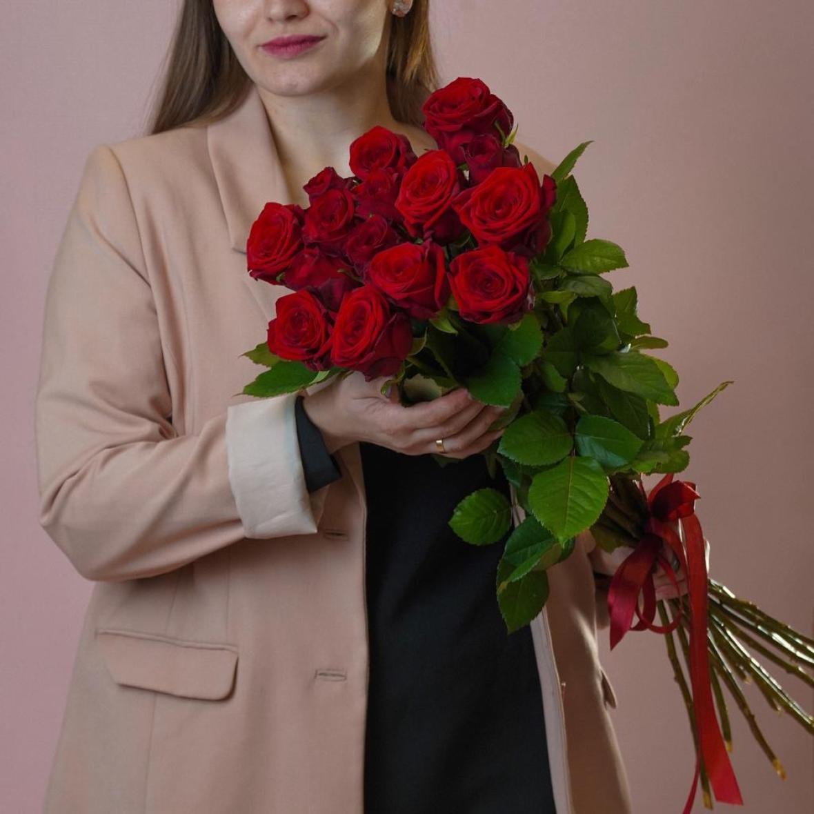 Красные розы, 70 см, 15 шт